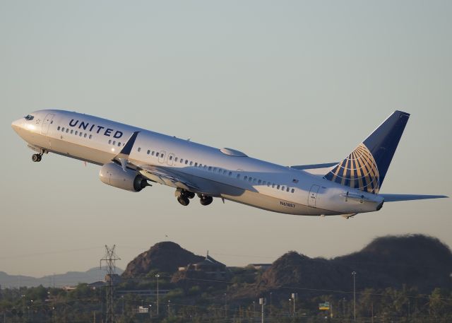 Boeing 737-900 (N61887)
