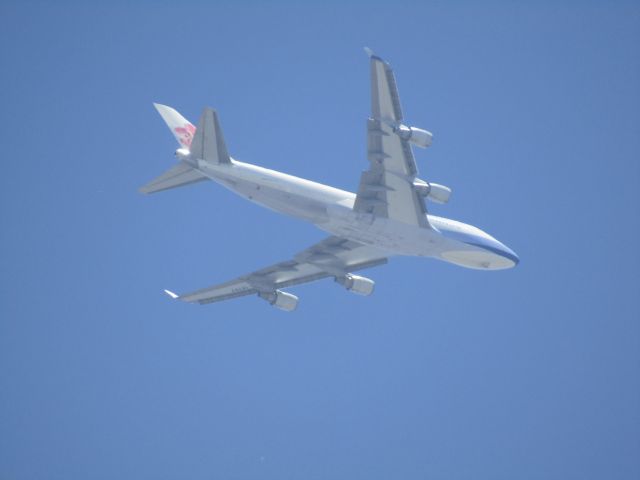 Boeing 747-200 (B-18707) - My photo of China Airlines Cargo flight 5108 from Taipei enroute to Los Angeles International Airport, in the skies over Fullerton, California June 14, 2020. 