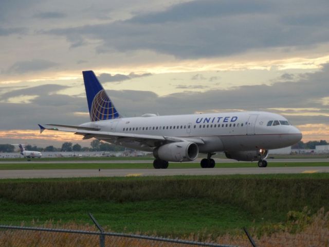 Airbus A319 (N844UA)