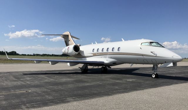 Bombardier Challenger 300 (N115LF)