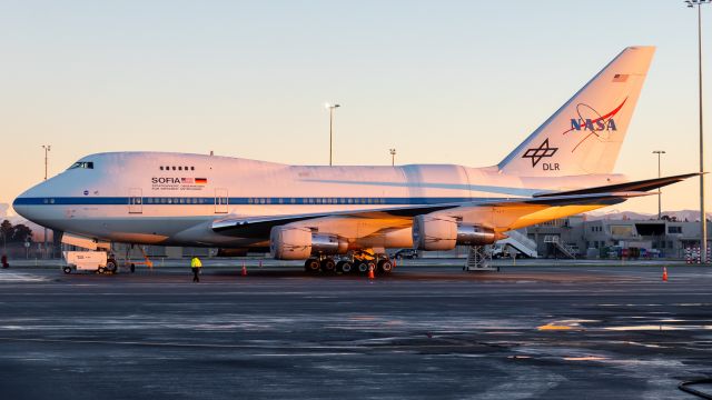 Boeing 747-200 (N747NA)