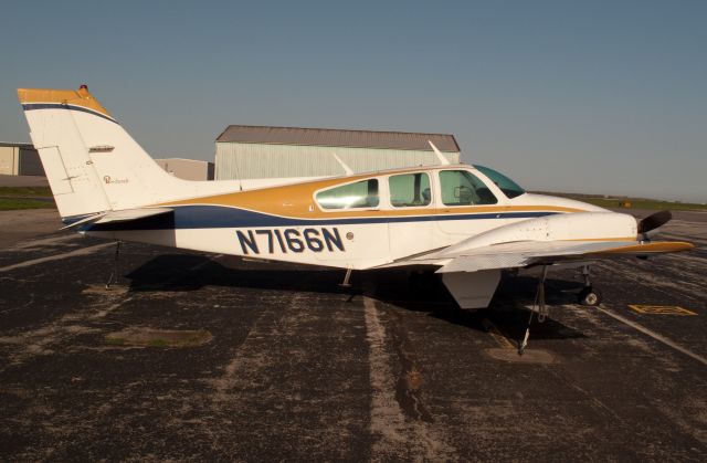 Beechcraft 35 Bonanza (N7166N)