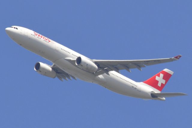 Airbus A330-300 (HB-JHF)