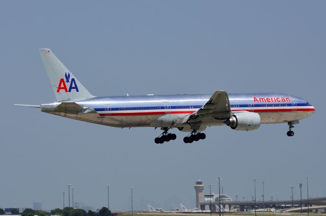 Boeing 777-200 (N758AN) - American - B777-200 - N758AN - Arriving KDFW 06/26/2013