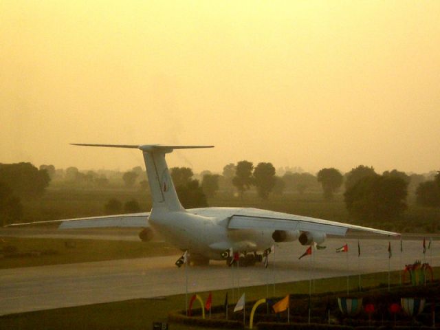 Ilyushin Il-76 (UR-BKS)
