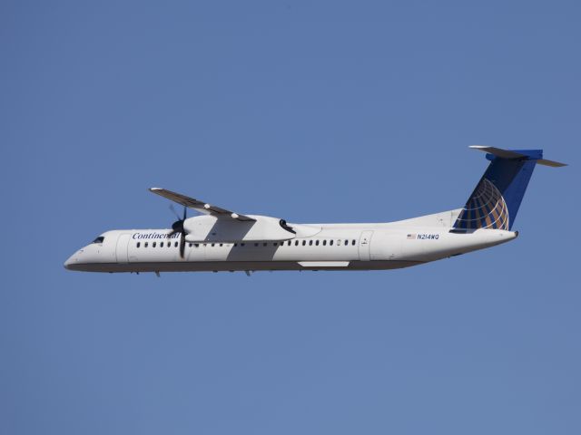 de Havilland Dash 8-400 (N214WQ)