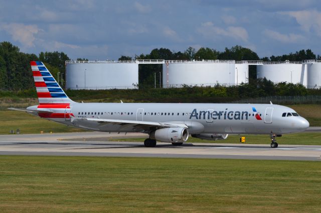 Airbus A321 (N918US) - departing KCLT - 10/8/18