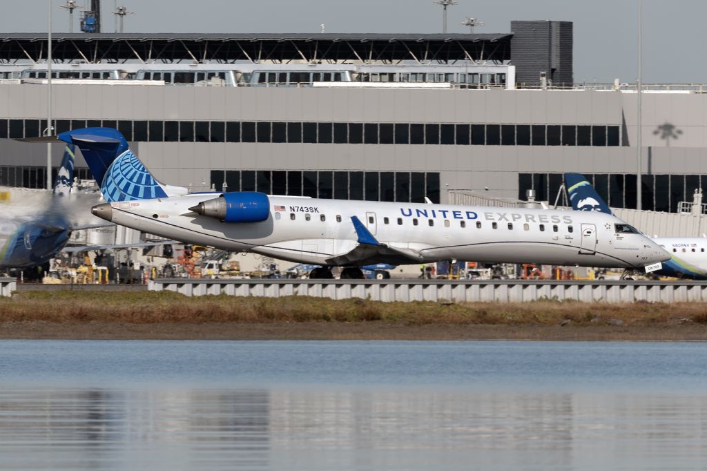 Canadair Regional Jet CRJ-700 (N743SK) - 16th November, 2024:  Racing up runway 01R for takeoff.