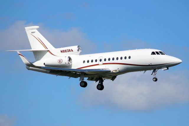 Dassault Falcon 900 (N883RA) - On short finals for rwy 7 on 16-Oct-22 arriving from KCHO.