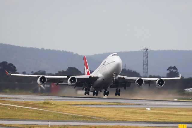 Boeing 747-400 (VH-OEB) - Departing Perth airport in Western Australia