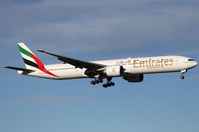 BOEING 777-300ER (A6-ECG)