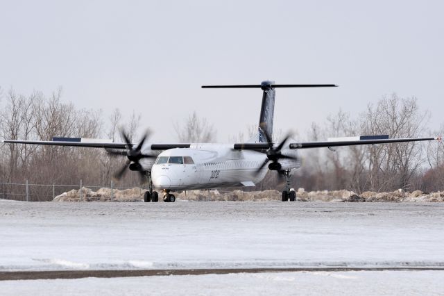 de Havilland Dash 8-400 (C-GLQG)