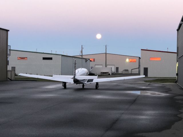 Mooney M-20 Turbo (C-GVMW) - Early morning departure