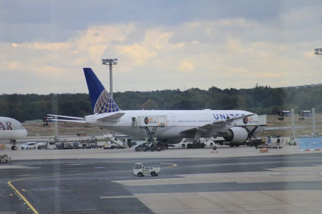 Boeing 777-200 (N799UA) - Getting ready to go back to KIAD (Washington-Dulles). 19/10/2016