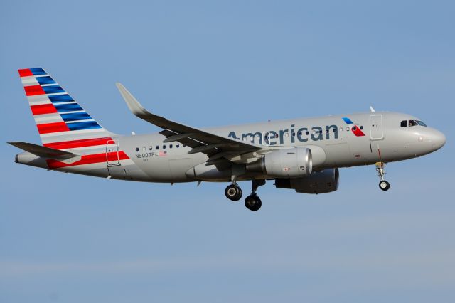 Airbus A319 (N5007E) - American - N5007E - A319 - Arriving KDFW 01/31/2014