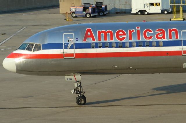 Boeing 757-200 (N638AA)