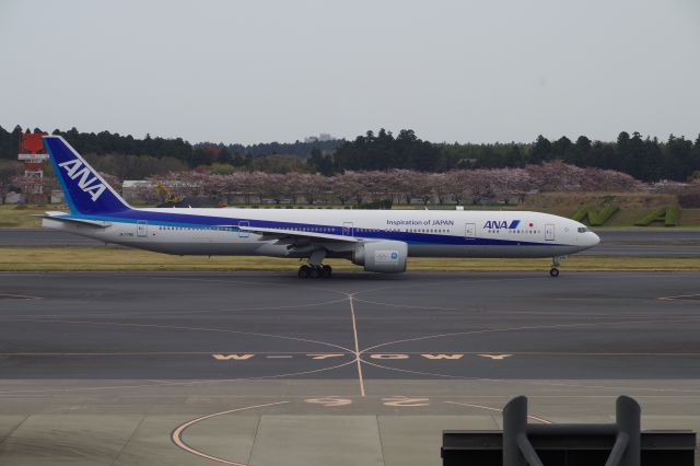 Boeing 777-200 (JA779A) - NH174 NRT-IAH 2017-04-15br /GE Olympic Support