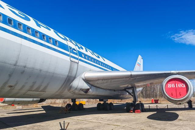 Ilyushin Il-87 (RA-86103)