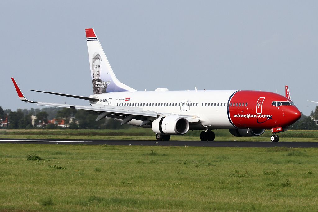 BOEING 737-300 (LN-NOH)