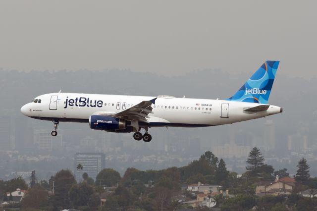 Airbus A320 (N658JB)