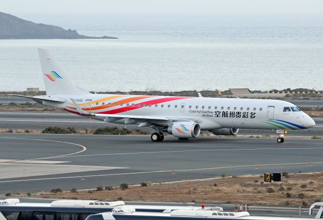 Embraer ERJ-190 (B-3242) - On delivery flight and with a message in the windows: "HOLA GRAN CANARIA SPOTTERS". Thanks to the crew by the greetings.