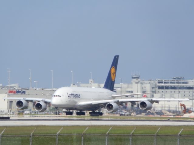 Airbus A380-800 (D-AIMK)