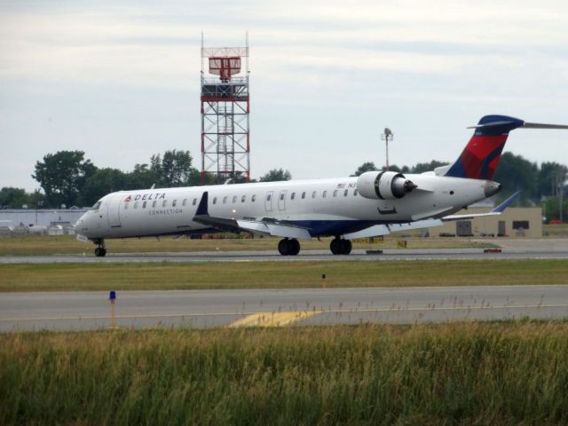 Canadair Regional Jet CRJ-900 (N315PQ)