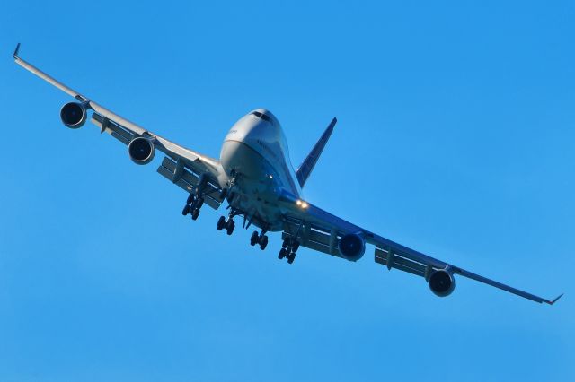 Boeing 747-200 (N180UA) - Second approach and fly-by of United heavy at Fleet Week 2012 San Francisco, Ca.