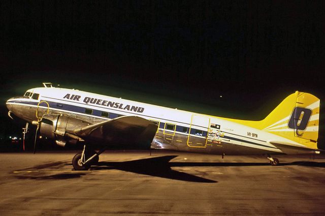 VH-BPN — - AIR QUEENSLAND - DOUGLAS C-47B SKYTRAIN (DC-3) - REG VH-BPN (CN 32945/16197) - ADELAIDE INTERNATIONAL AIRPORT SA. AUSTRALIA - YPAD (17/10/1983)