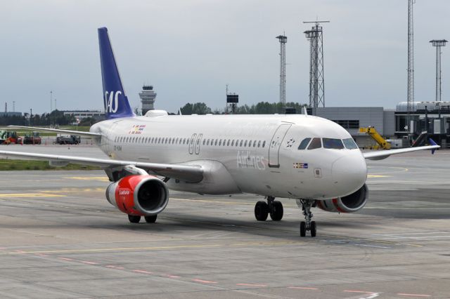 Airbus A320 (OY-KAW) - SAS1776 arriving from Pristina