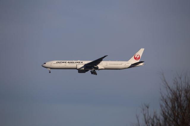 BOEING 777-300ER (JA735J)