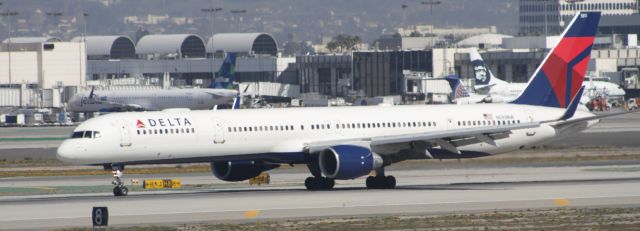 BOEING 757-300 (N593NW)