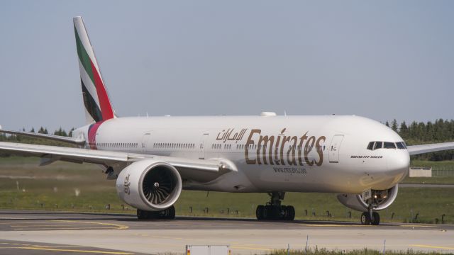 BOEING 777-300ER (A6-EBR)