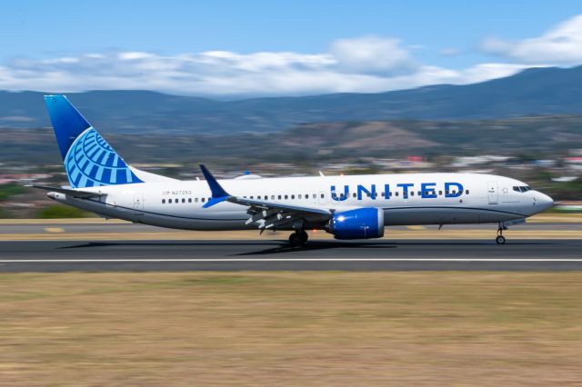 Boeing 737 MAX 8 (N27253)