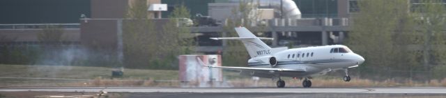 Hawker 800 (N977LC) - Touch down at KPDK