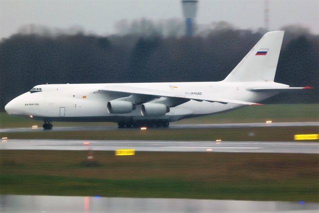 Antonov An-12 (RA-82042)