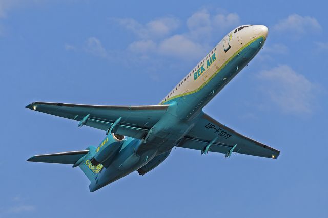 Fokker 100 (UPF1011)