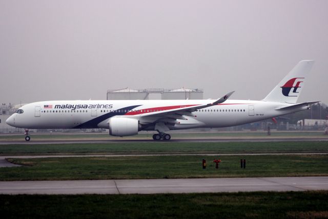 Airbus A350-900 (9M-MAE) - Departing rwy 09R on 12-Apr-18 operating flight MAS3 to WMKK on its first visit to EGLL.