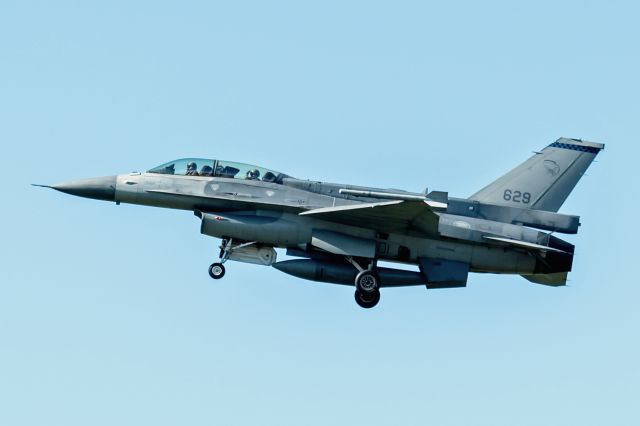 94-0282 — - Lockheed-Martin F-16D, USAF sn 94-0282. The Republic of Singapore Air Force sn 629 145 Sqn Blue tail band final YPEA 25 June 2024