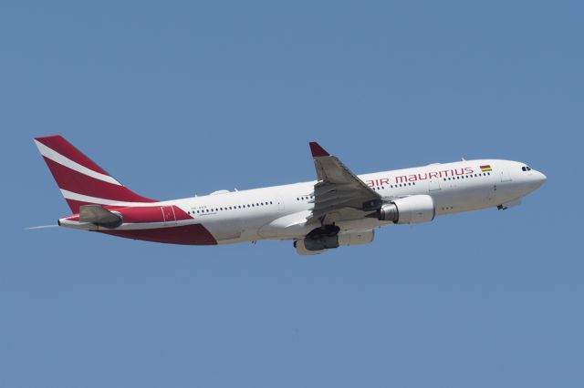 Airbus A330-300 (3B-NBM) - Airbus A330-202 msn 883 Air Mauritius 3B-NBM rwy21 YPPH 29/01/2020.