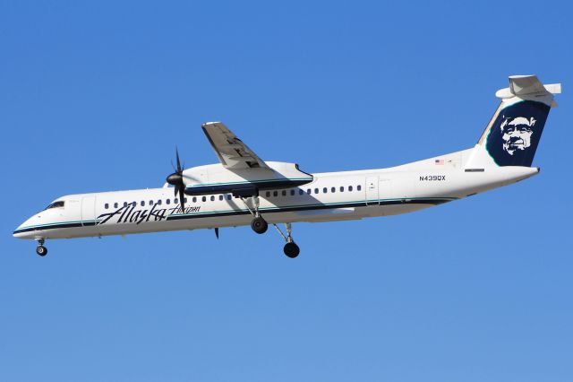 de Havilland Dash 8-400 (N439QX)