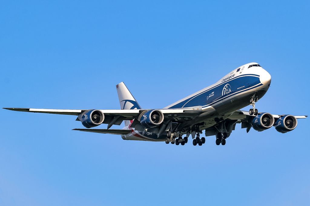 BOEING 747-8 (G-CLAB)