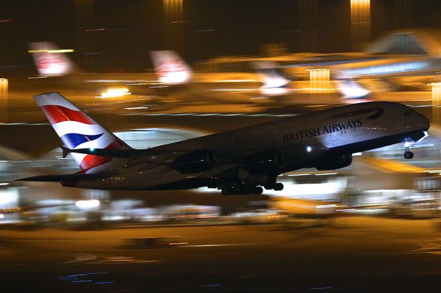 Airbus A380-800 (G-XLEA)