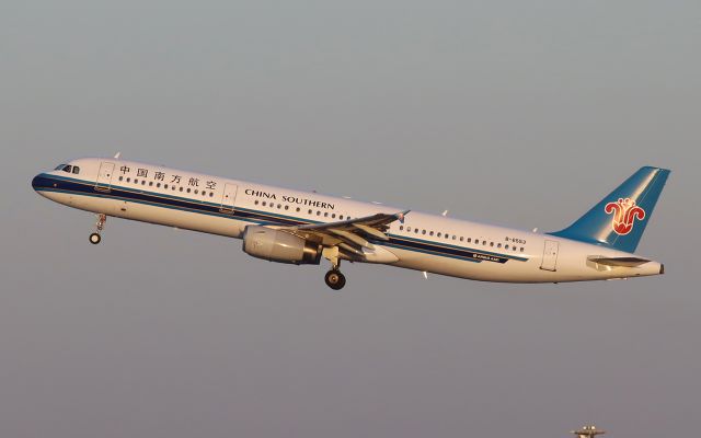 Airbus A321 (B-6553)