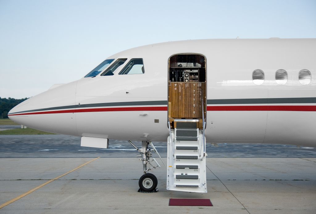 Dassault Falcon 900 (N5MV) - N5MV  Dassault Falcon 900EX  KFDK  20110814