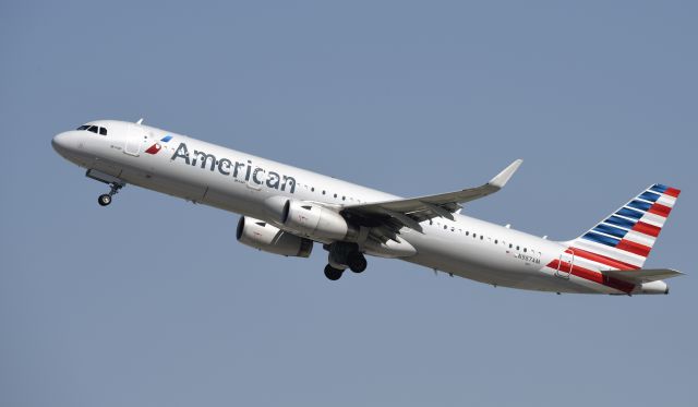 Airbus A321 (N987AM) - Departing LAX