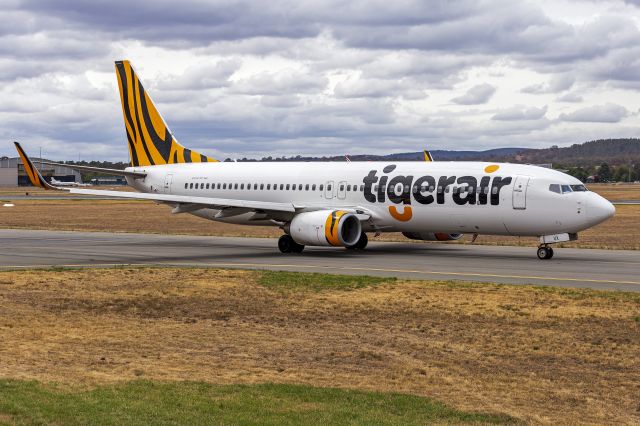 Boeing 737-800 (VH-VUX) - Tigerair Australia (VH-VUX) Boeing 737-8FE(WL) taxiing at Canberra Airport.