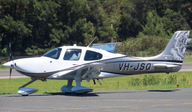 Cirrus SR-22 (VH-JSQ)