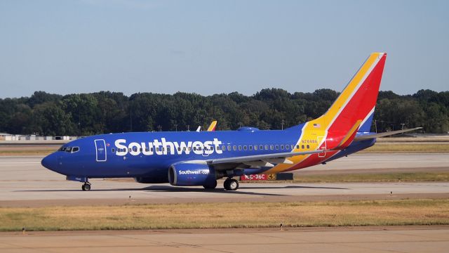 Boeing 737-700 (N7848A)