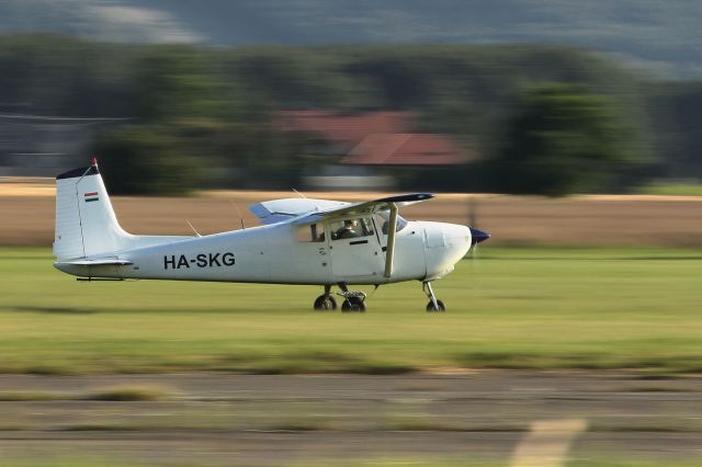 Cessna Skylane (HA-SKG)